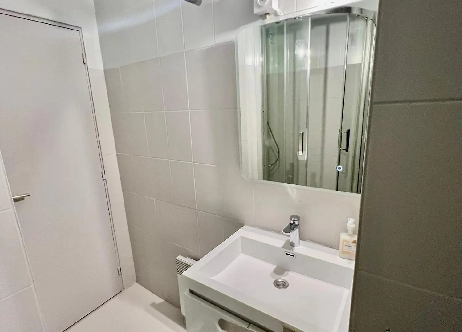 Cosy Studio - Champs-Elysees Paris Apartment