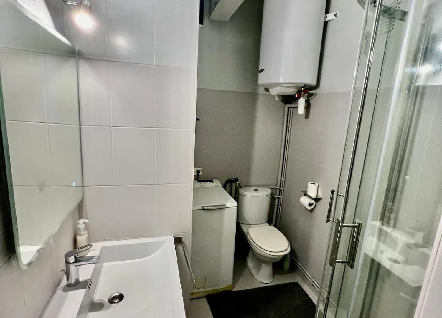 Cosy Studio - Champs-Elysees Paris Apartment France