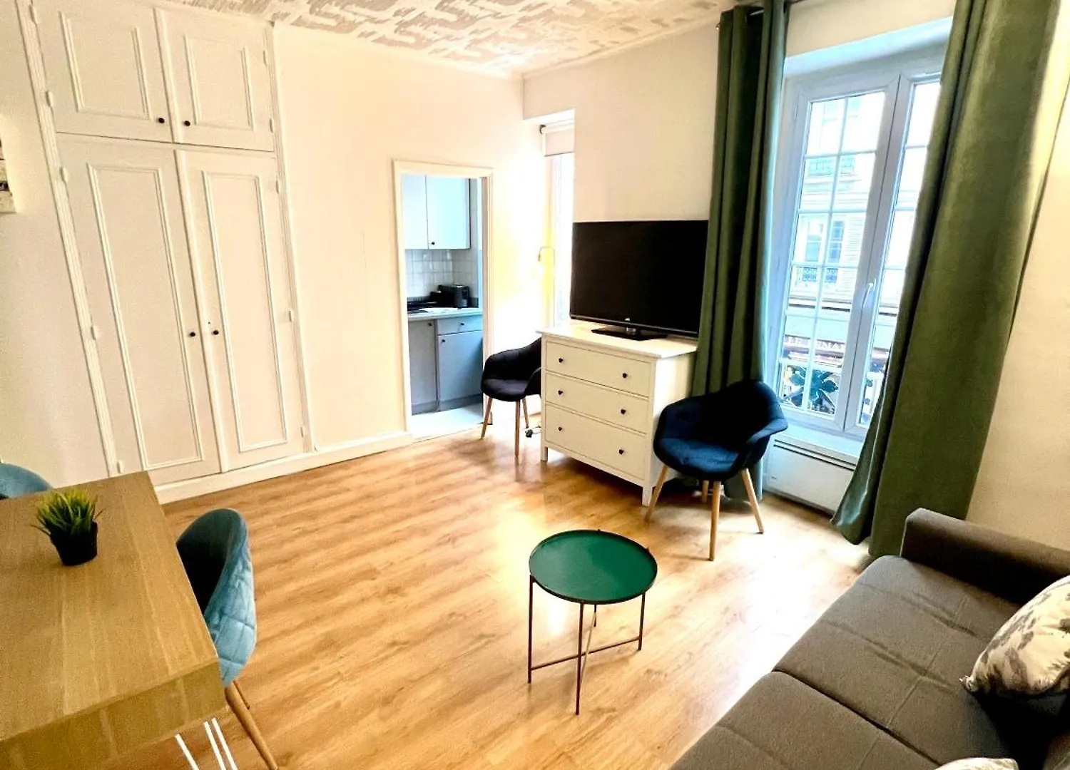 Cosy Studio - Champs-Elysees Paris Apartment 0*,  France